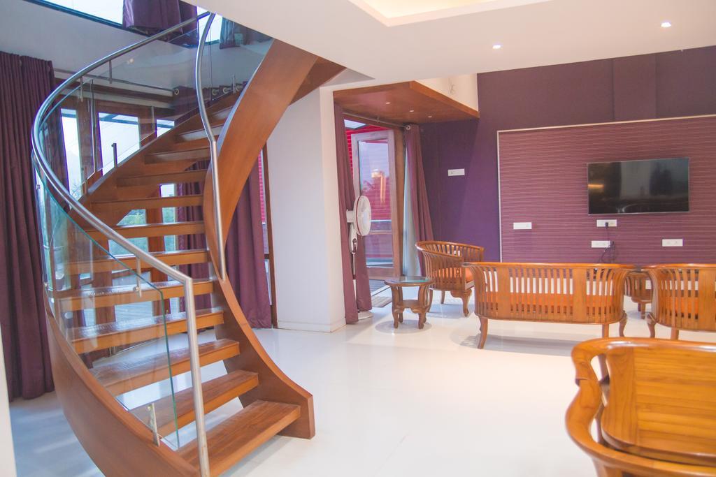 Gulmohar - Luxurious Penthouse Family Rooms Колхапур Экстерьер фото